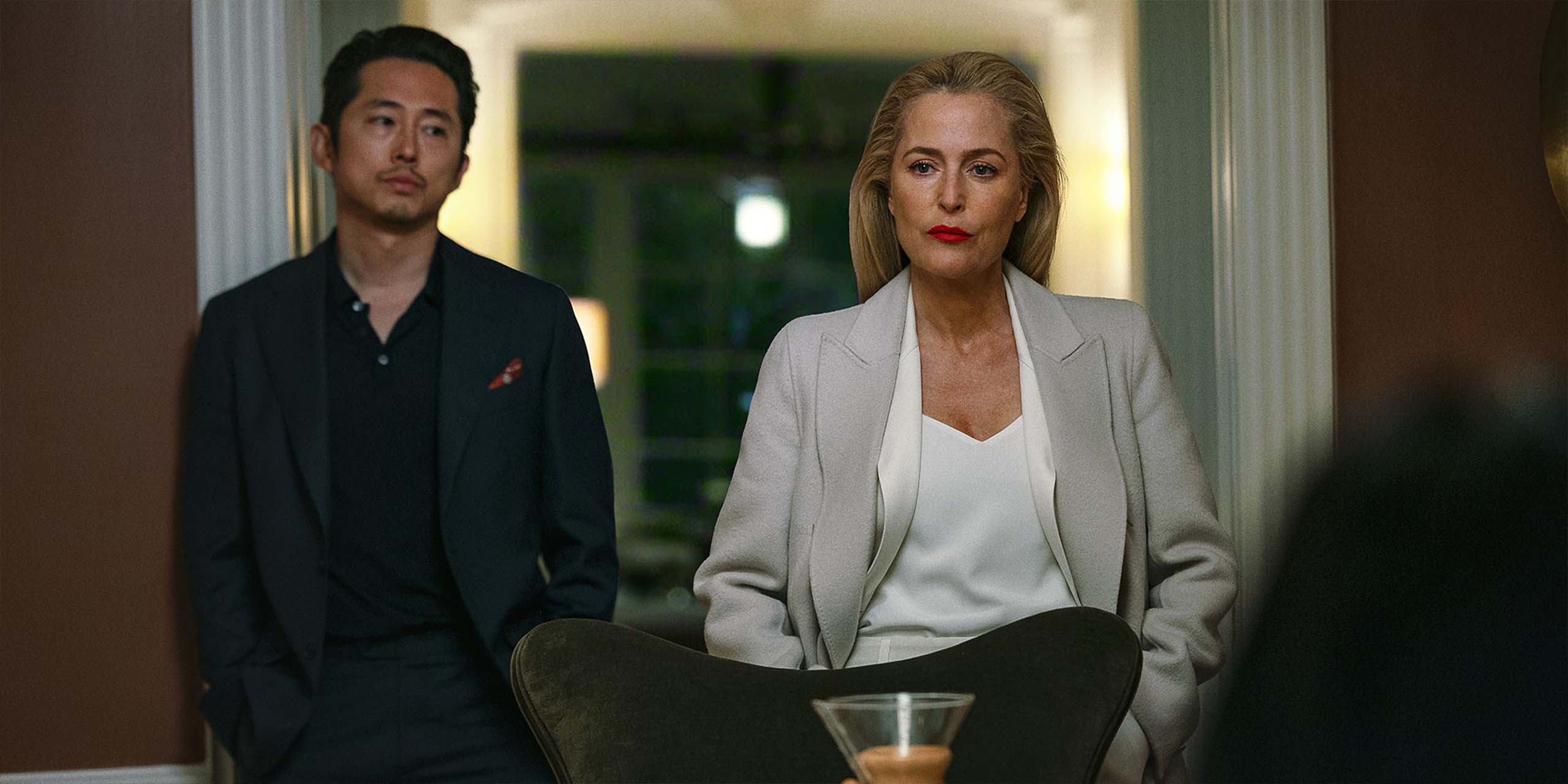 Steven Yeun et Gillian Anderson ont l'air si inquiets dans Animals