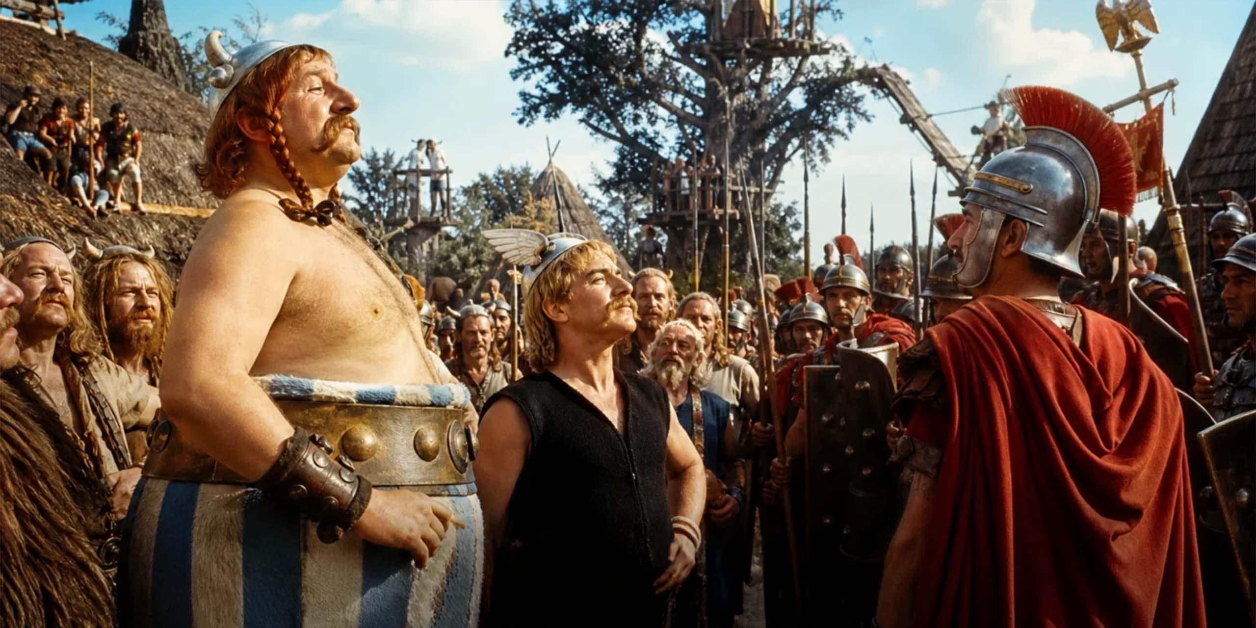 Astérix et Obélix face aux légionnaires romains dans le film Astérix : L'Empire du Milieu.