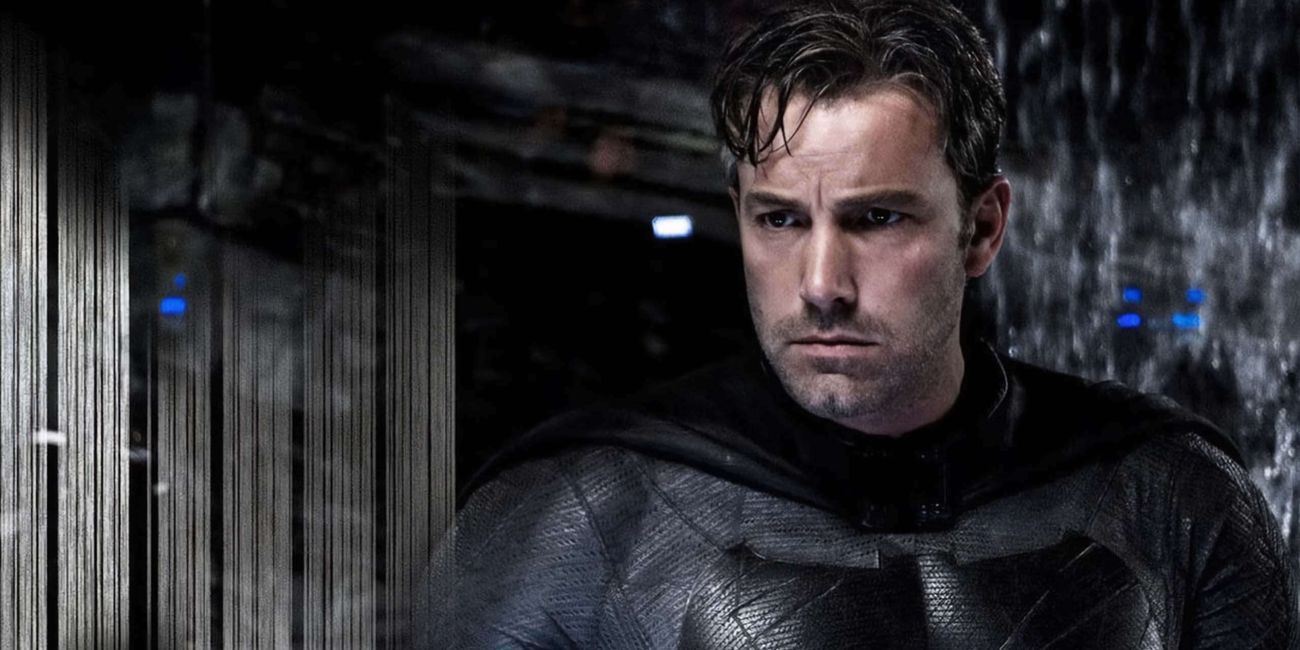 Bruce Wayne (Ben Affleck) en Batman dans la Batcave dans le film Batman v Superman.