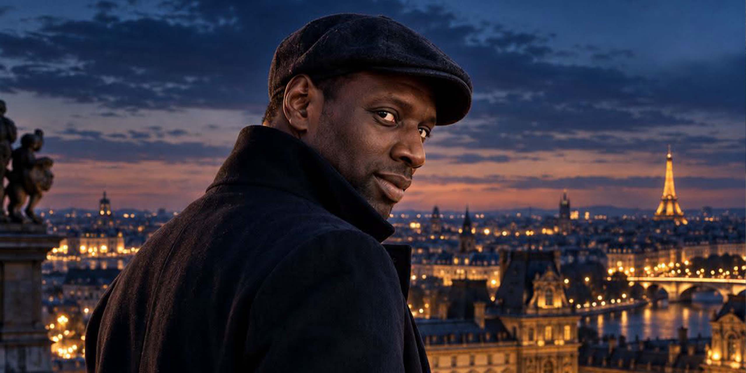 Assane (Omar Sy) au dessus de Paris dans la saison 4 de Lupin sur Netflix.