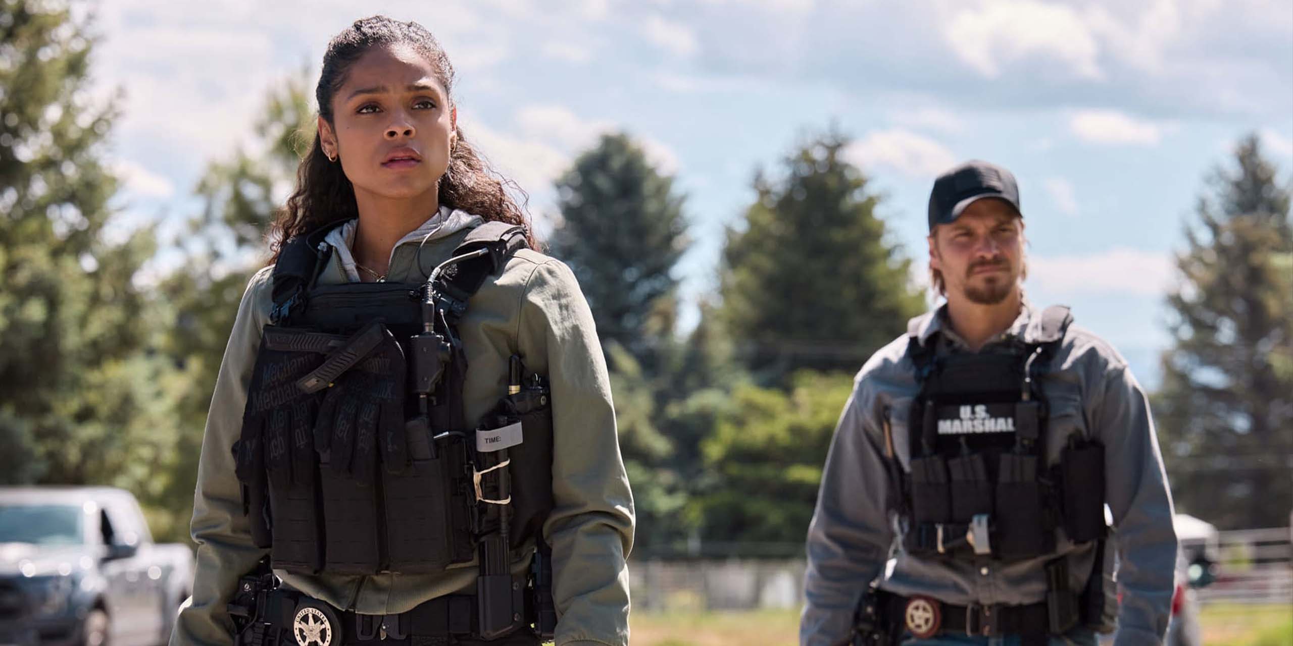 Andrea Cruz (Ash Santos) et Kayce Dutton (Luke Grimes) en service dans la saison 2 de Marshals.