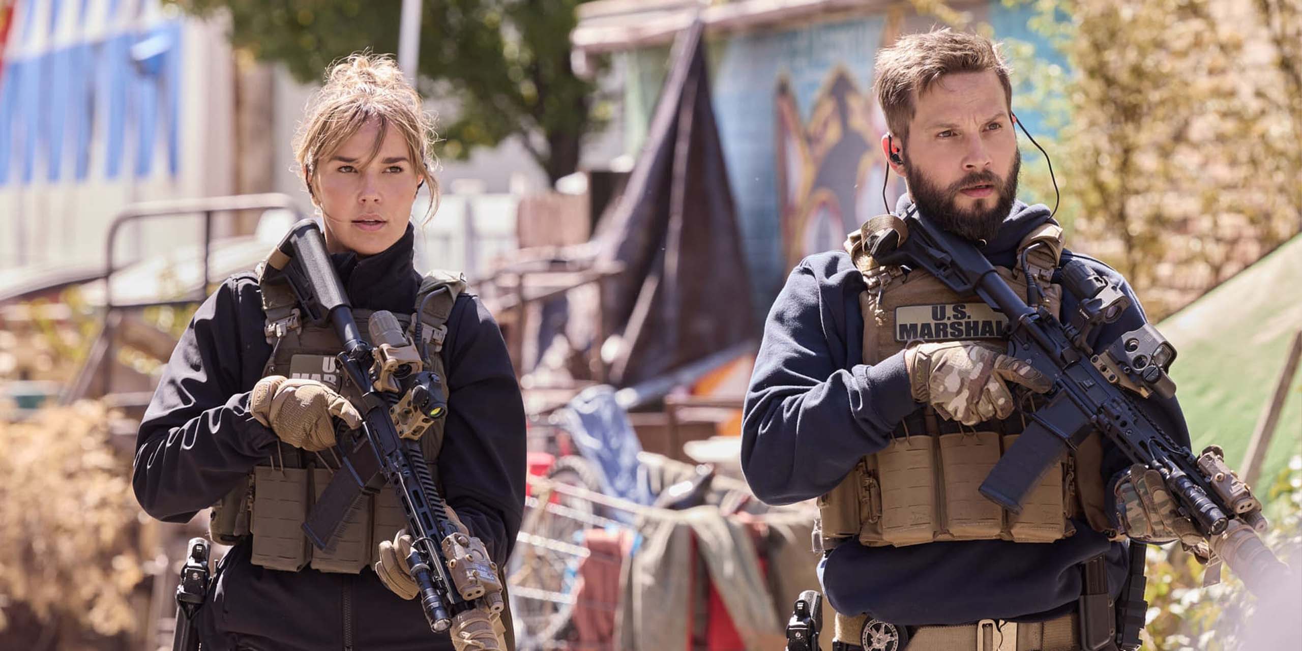 Arielle Kebbel dans le rôle de Belle Skinner et Logan Marshall-Green dans le rôle de Pete Calvin dans la saison 2 de Marshals.