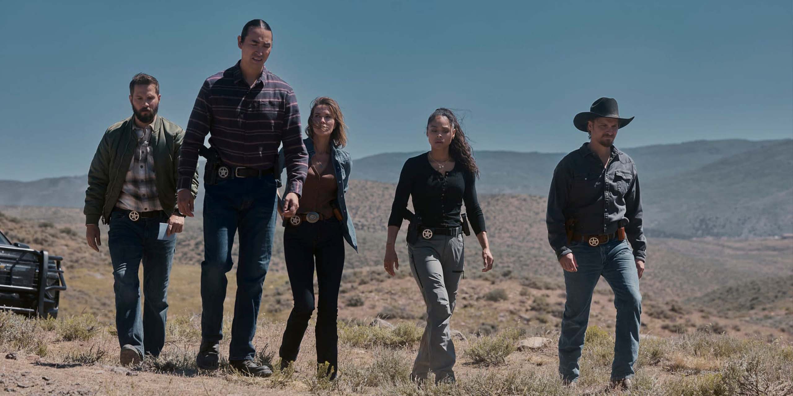 Logan Marshall-Green (Pete Calvin), Tatanka Means (Miles Kittle), Arielle Kebbel (Belle Skinner), Ash Santos (Andrea Cruz) et Luke Grimes (Kayce Dutton) dans la saison 2 de Marshals.