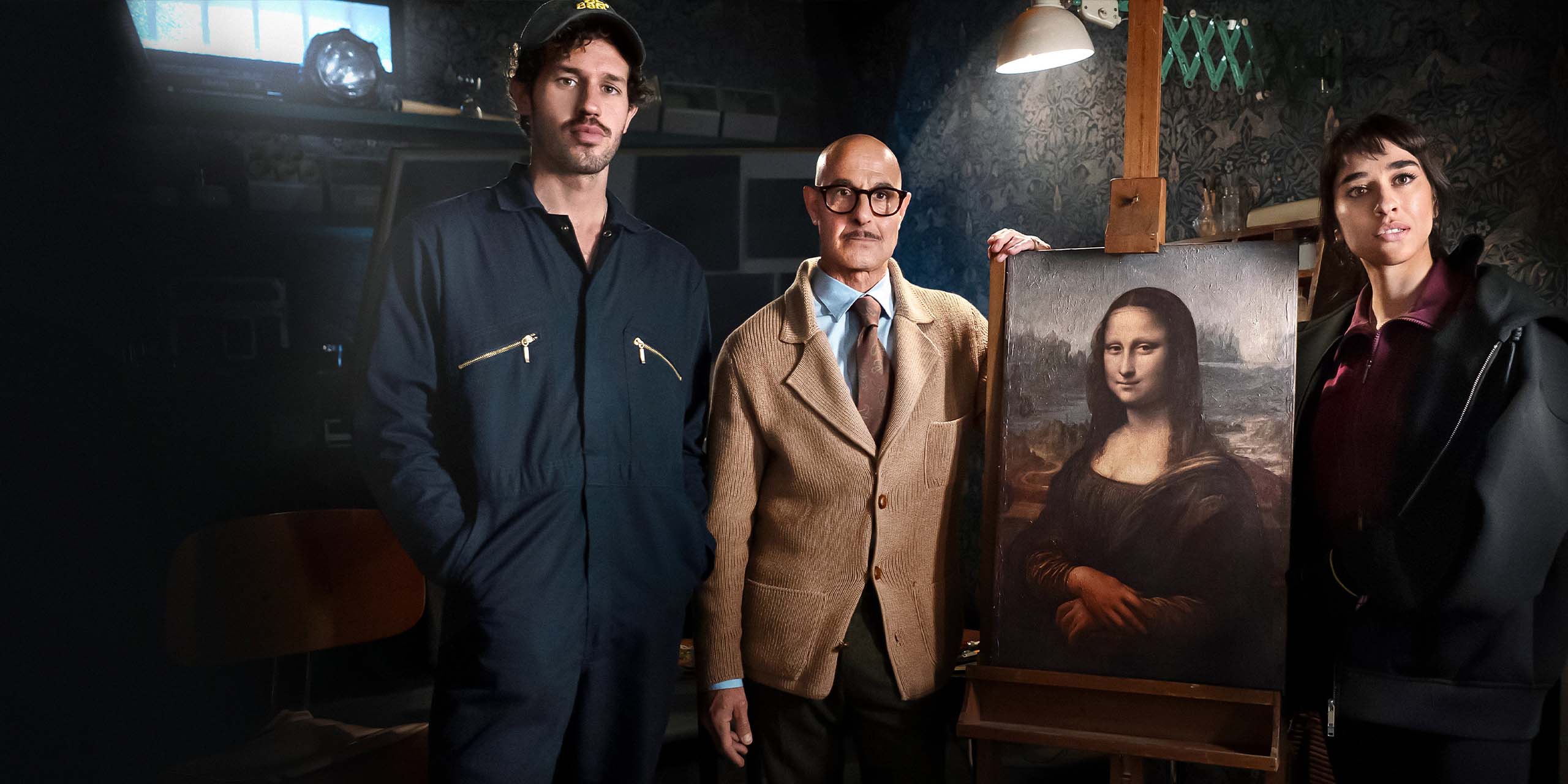 Chiara (Simona Tabasco), Jay (Victor Belmondo) et Roger Cavendish (Stanley Tucci) tenant le tableau de la Joconde dans Masterplan.
