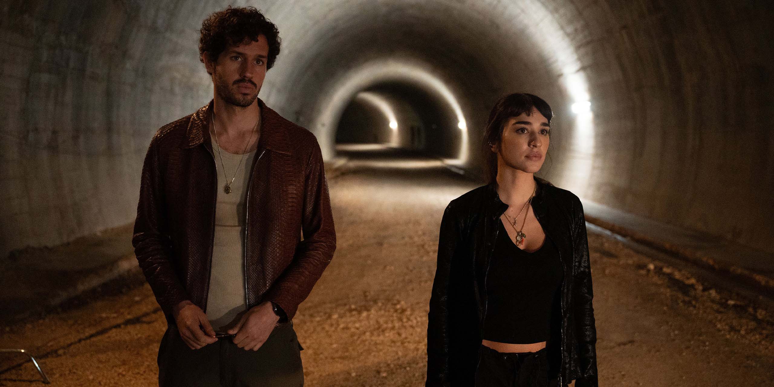 Chiara (Simona Tabasco) et Jay (Victor Belmondo) dans un tunnel dans Masterplan.