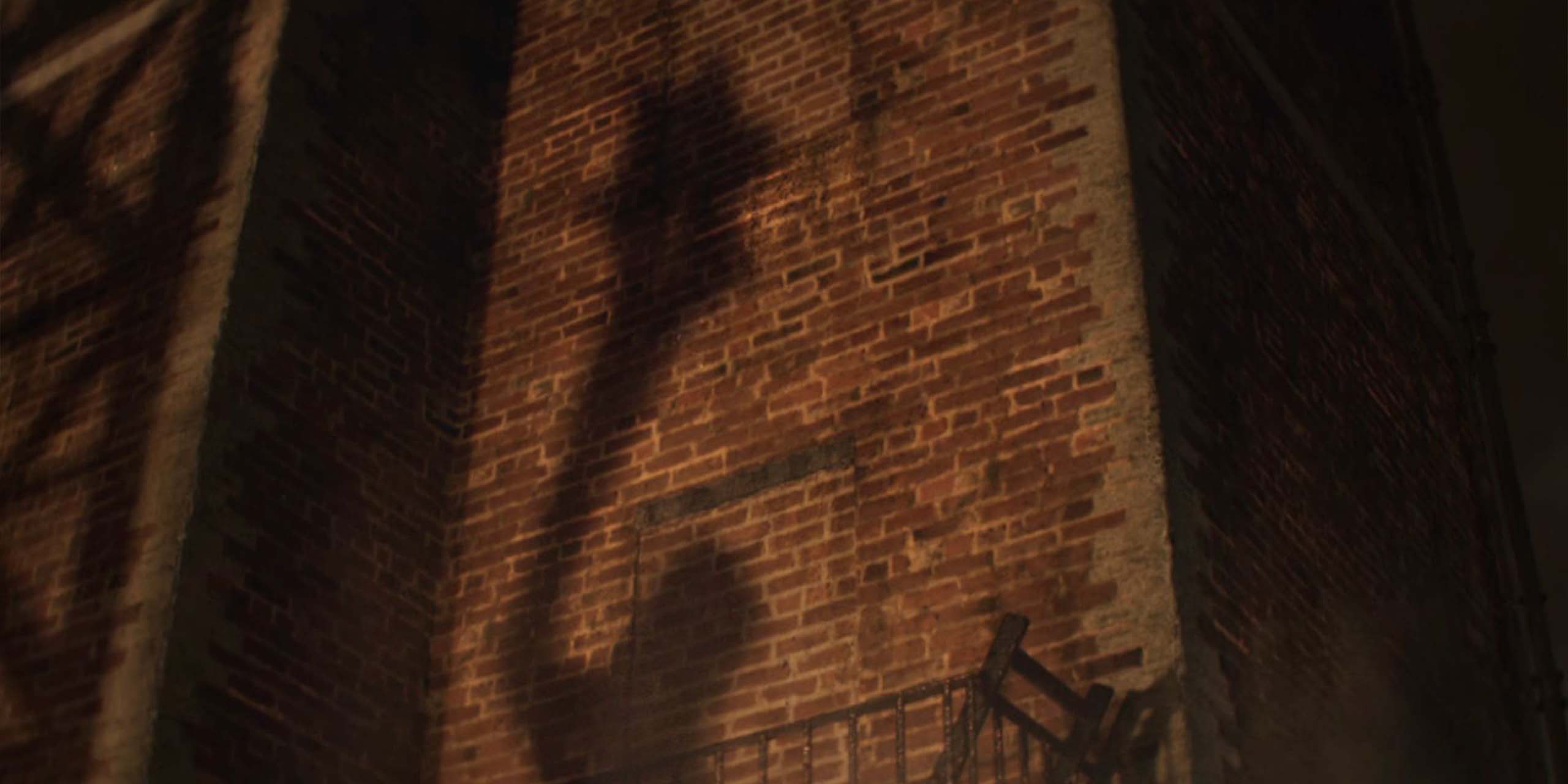 L'ombre d'Hagen (Tom Rhys Harries) est désormais celle de Gueule d'Argile dans Clayface.