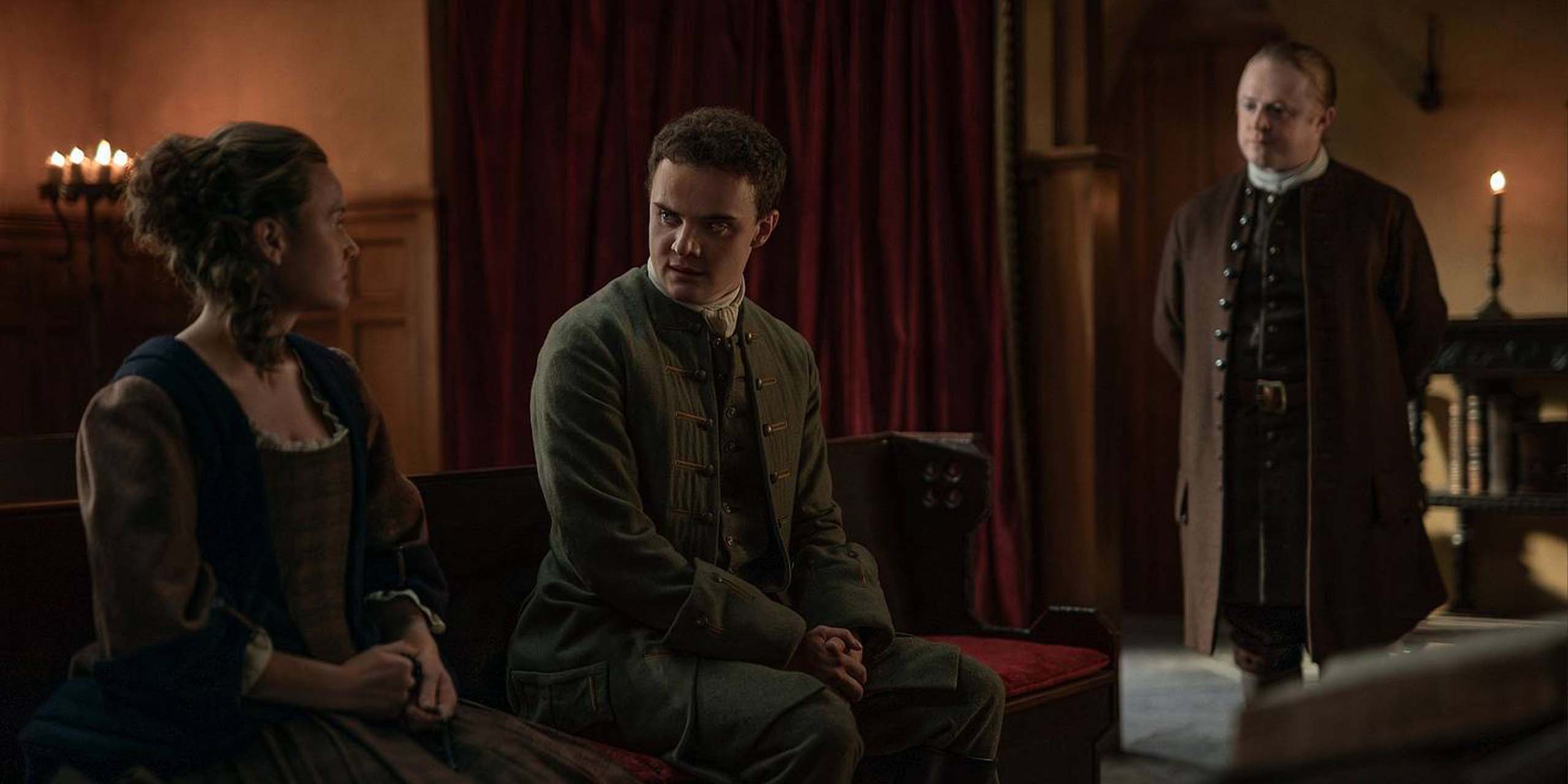 Séamus McLean Ross (Colum MacKenzie), Rebekah Lumsden (Letitia) et Conor MacNeill (Ned Gowan).