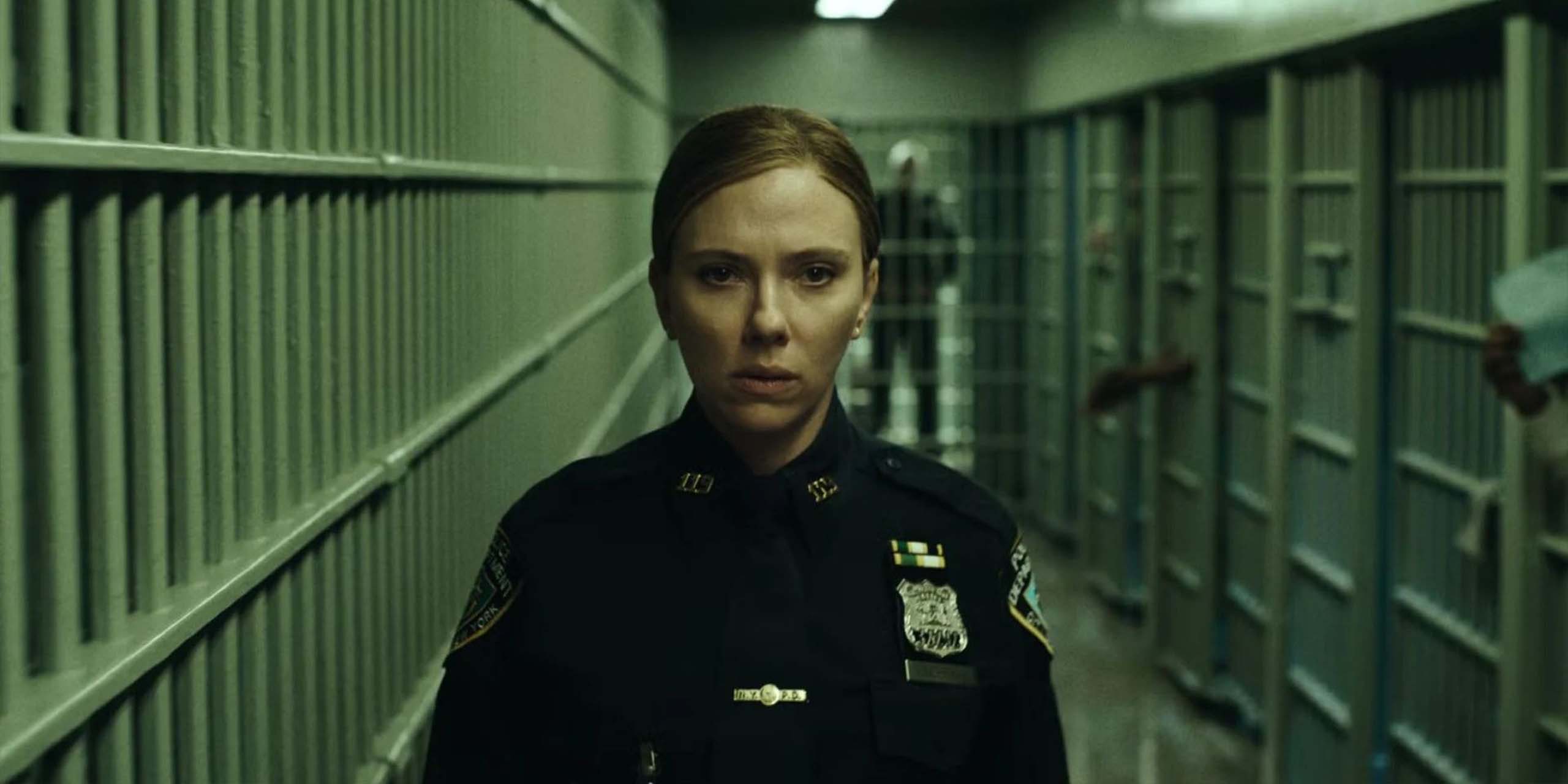 Julie Miller (Scarlett Johansson) dans une prison de haute sécurité, dans le film L'Exorciste : Martyrs.