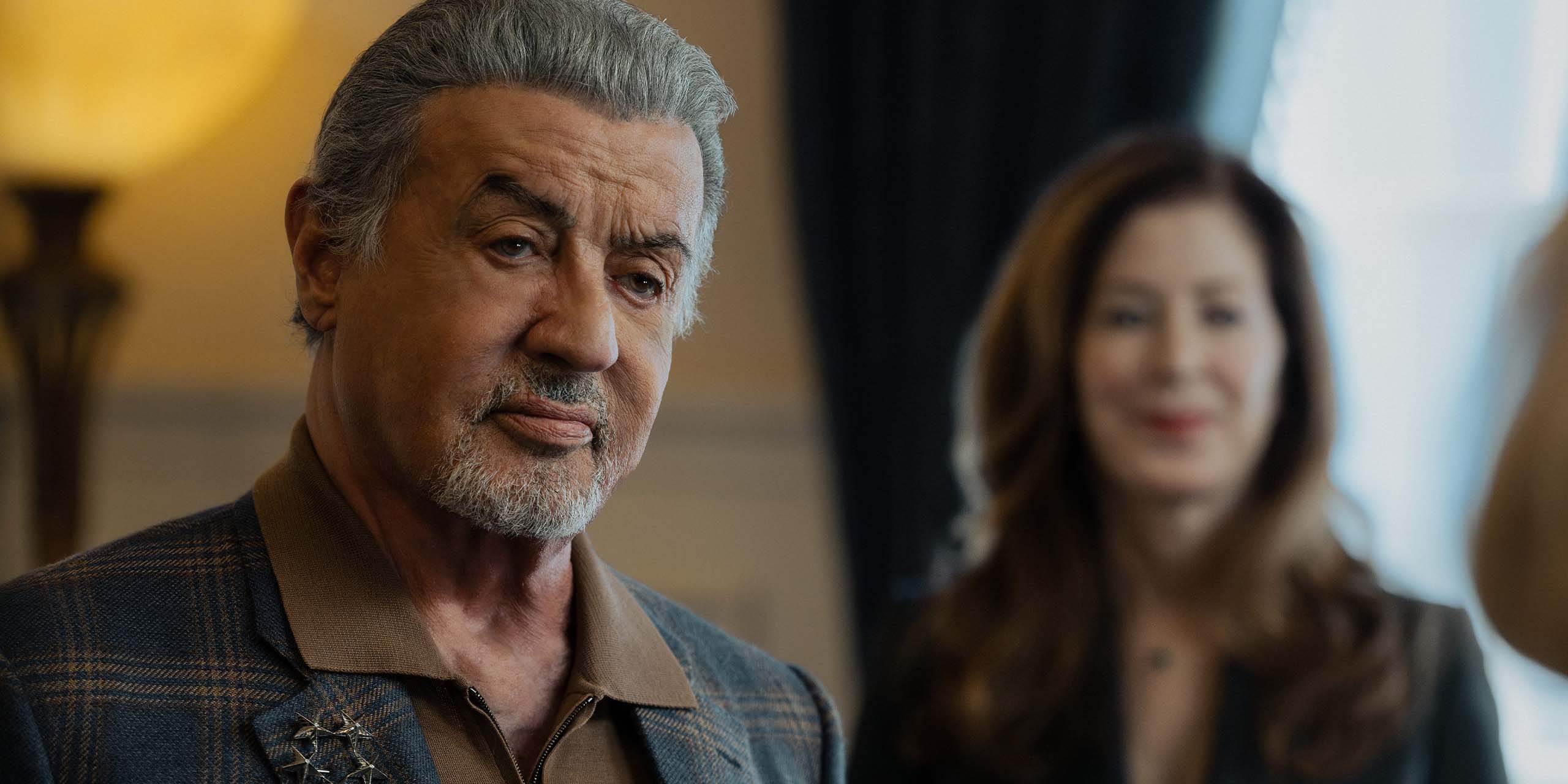 Sylvester Stallone (Dwight Manfredi) et Dana Delany (Margaret) dans la saison 4 de Tulsa King.