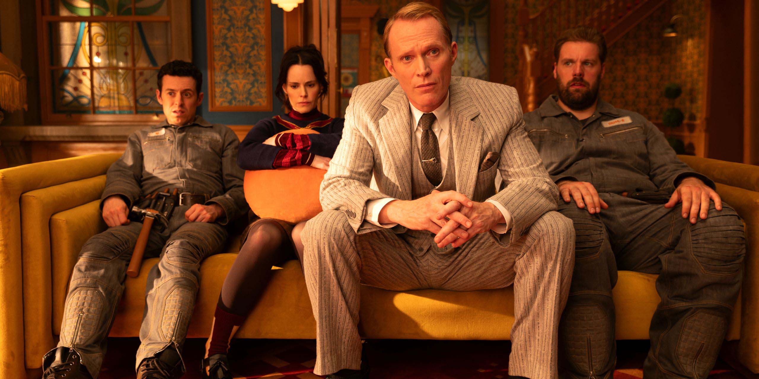 Paul Bettany, Emily Hampshire, Henry Lewis et Jonathan Sayer assis sur un canapé dans VisionQuest